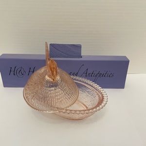 Vintage Indiana glass hen resting on nest